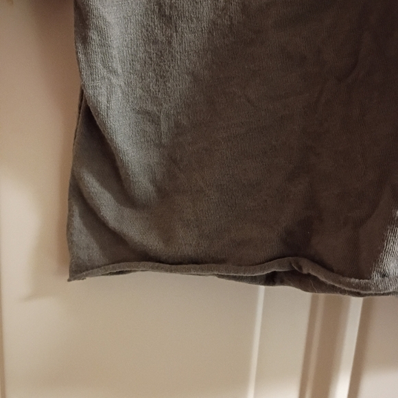 2/$10 Crying Devil Cropped Grunge Tee Size XS - Picture 4 of 6